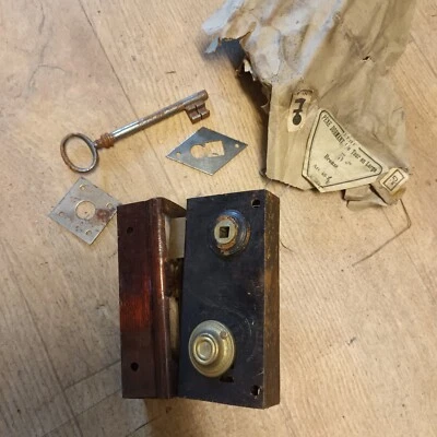   Serrure à  plaquer début XX ème  Porte   Neuf De Stock Gauche  - Photo 1/4