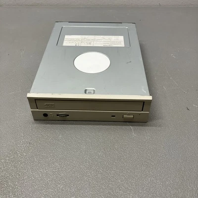 TOSHIBA XM-6401B CD-ROM DRIVE 50-PIN SCSI 5.25” INTERNAL DRIVE - Image 1 of 4