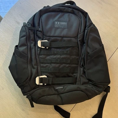 Mochila Under Armour UA HUEY 29L negra para hombre viaje/trabajo resistente al agua/nylon Foto 1 de 4