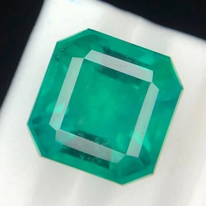 Pietra Preziosa Fluorite Naturale Splendida A++ Colore Verde Menta Taglio Quadrato 17,80Crt - Foto 1 di 4