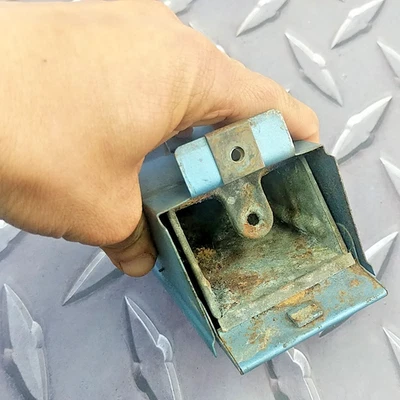 Oldsmobile Cutlass F85 1963 2 puertas tablero delantero bandeja de cenizas de metal azul con inserto OEM usado Foto 1 de 4