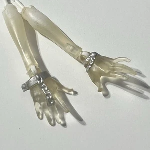 Monster High Spectra Vondergeist Dot Dead Gorgeous Limbs Left & Right Arms Hands - Bild 1 von 3