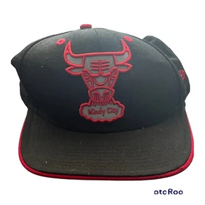 Chicago Bulls Hat Cap Snap Back Gray Black Red NBA Windy City New Era Mens - Picture 1 of 8