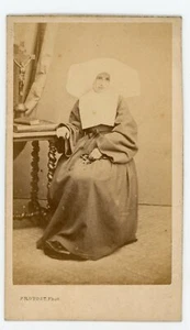 CDV PHOTO 1860 Provost Toulouse, une religieuse bonne soeur nun crucifix christ - Picture 1 of 2