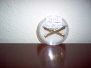 1945 Crossed Cannons Brass Pin   1 1/2" x 3/4" - Picture 1 of 2