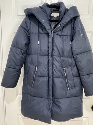 Женское пуховое пальто Michael Kors с капюшоном на молнии темно-синий рукав размер маленький - Изображение 1 из 4