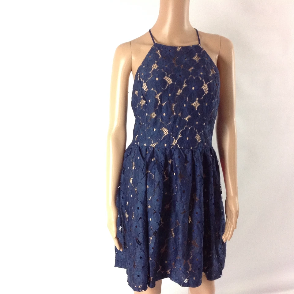 City Triangles F5 女式连衣裙蕾丝覆盖短吊带领海军蓝 M/L 码 — 第 1/4 张图片