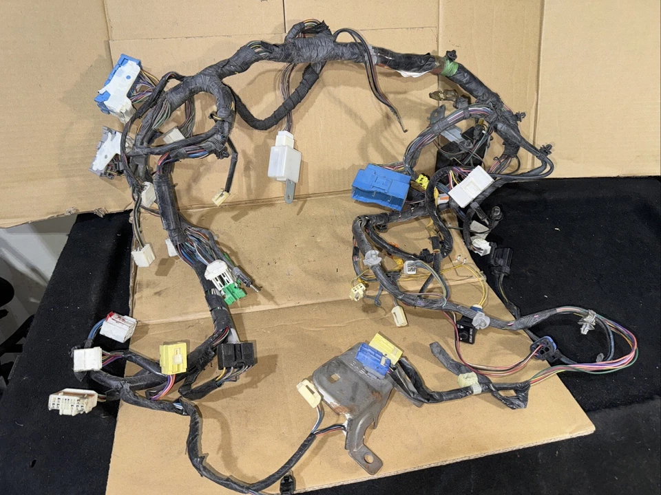 Arnés de cableado de panel de instrumentos Mazda 6 2006 2,3 AT FABRICANTE DE EQUIPOS ORIGINALES Gn3J-67-030-B Foto 1 de 4