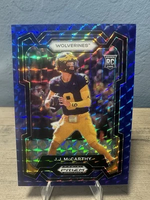 JJ McCarthy 2024 Panini Prizm Draft Azul Finito Prizm Novato/89 - Michigan Foto 1 de 2
