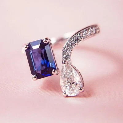 Anillo de plata 925 de 4 quilates con corte esmeralda de zafiro azul simulado enchapado en oro blanco de 14 k Foto 1 de 4