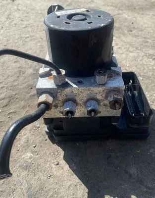 Conjunto de bomba de freno antibloqueo Chrysler 300 2011-2012 ABS garantía OEM poco kilometraje Foto 1 de 4