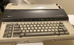 Sears SR1000 Electronic III Portable Electronic Typewriter WORKS — needs Ribbon - Picture 1 of 5