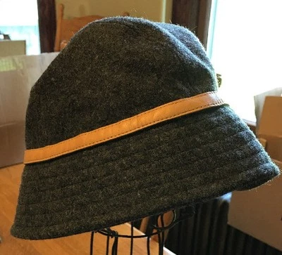 Sombrero cubo de lana gris GAP para mujer con ribete de cuero tostado, talla S/M Foto 1 de 4