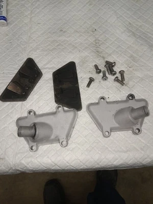 VÁLVULAS DE LENGÜETA DE AIRE RESPIRADOR CÁRTER KAWASAKI NINJA KZ750R CON CUBIERTAS A3146 Foto 1 de 4