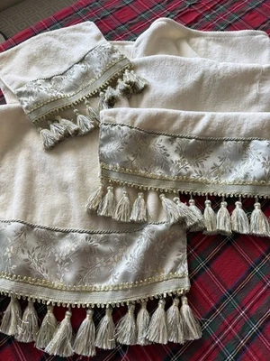 3 toallas de mano Croscill Home de felpa de baño para invitados borlas adornadas 28" x 16" Foto 1 de 4