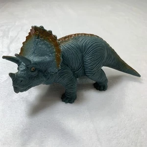 TM - 7" Plastic Triceratops Dinosaur Figure - 1072-P8 - 2000 Collectible Toy - Picture 1 of 7