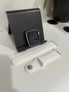 Apple Watch Series 5 (40mm, Aluminum, GPS) - Silver with White Band - Zdjęcie 1 z 4