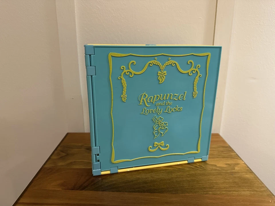 Raro juego de libros de juguete Little Tikes Rapunzel And The Lovely Locks  Foto 1 de 4