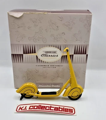Carro a Pedal HALLMARK Kiddie Car Classics - Scooter Streamline 1937 - Imagem 1 de 4