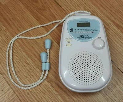 GPX (A321) Battery Operated AM / FM Digital Clock Display Shower Clock Radio - Image 1 of 3
