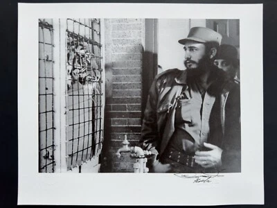 Fidel Castro y el tigre enjaulado - Momento simbólico de Korda estampado vintage Foto 1 de 4