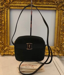 FERRAGAMO BORSA VARA a tracolla in Camoscio Verde bosco - Imagen 1 de 23