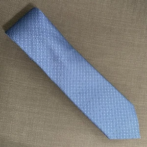 Tommy Hilfiger Men's Neck Tie Blue Geo Silk Blend NWT - Picture 1 of 3