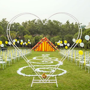 Heart-Shaped Wedding Arch - Elegant Metal Backdrop for Memorable Events - Imagen 1 de 12