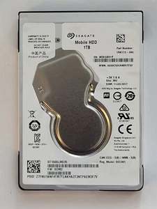 ST1000LM035, PN: 1RK172-286, SN: WDEGBX1P, WU, FW: SDM2, Seagate 1Tb 2.5" HDD - Imagen 1 de 2