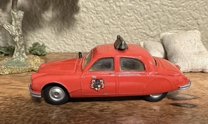 Coche de bomberos Corgi Toys 213 rojo Jaguar 2,4 litros 1959 hecho en Gran Bretaña - Imagen 1 de 10