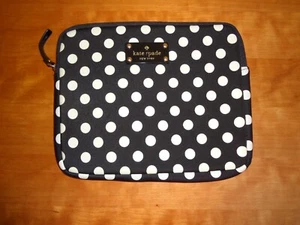 Pochette pochette Kate Spade NY nera con pois bianchi imbottita trucco cosmetico - Foto 1 di 6