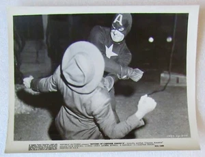 RETURN OF CAPTAIN AMERICA 1953 - Pressefoto/Still - Dick Purcell, Lorna Gray #9 - Bild 1 von 2