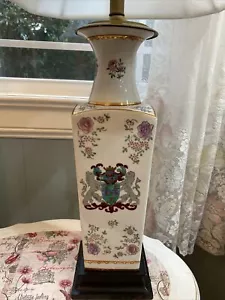 Lampada stemma porcellana rosa viola scudo leone alta - Foto 1 di 8