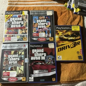 GTA PS2 PLAYSTATION 2 VIDEO GAME SET & DRIV3R - Foto 1 di 6