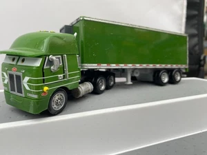 Disney Pixar Cars ‘Gil Peterbilt’ Green Truck Lorry 1/55 Diecast Hauler - Picture 1 of 4