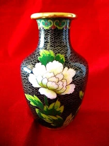 Vintage chinesische Cloisonne Vase in schwarz mit einem hübschen Blumenmuster 5" - Bild 1 von 8