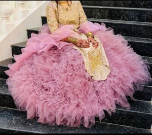Pakistani Clothing : Burqa, Sari, Taqiyah, Salwar Kameez, Purdah, Kurta, Lehenga - Picture 1 of 10
