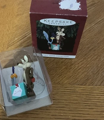 Hallmark “Road Runner and Wile E. Coyote” 1994 Ornament Vintage - Image 1 of 4