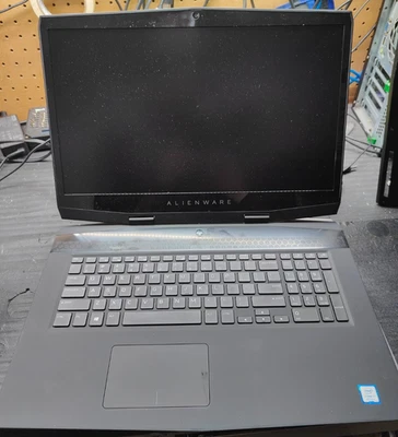 LOTE DE 2 Alienware m17 Core i7-9ª Gen 4GB RAM SIN SSD COMO ESTÁ REPUESTOS REPARACIÓN Foto 1 de 4