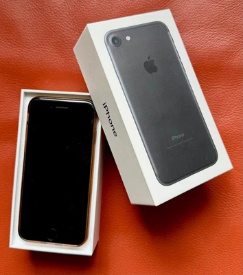 Apple iPhone 7  - 32GB - Schwarz (Ohne Simlock) - Bild 1 von 4