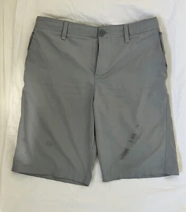 Boys Under Armour Light Gray Golf Shorts Loose Fit Heat Gear Youth Size 16 UA - Picture 1 of 10