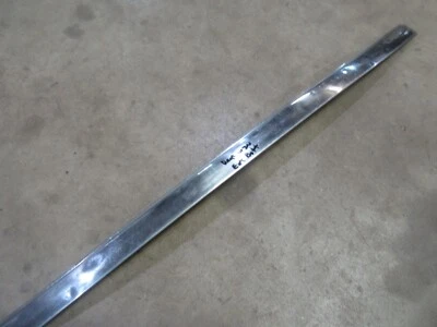 1951 年福特定制 4 门轿车外后窗下饰成型件  — 第 1/4 张图片