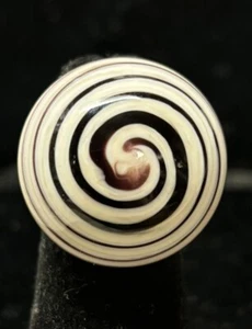 Vintage Glass Brown & White Single Swirl Gold Tone Size 8 Adjustable Ring Wow! - Picture 1 of 6
