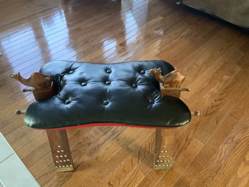 Sillín camel con cojín reversible y decorativo madera camellos en cada extremo Foto 1 de 4