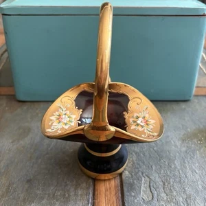 Vintage lila Glaskorb mit Goldrand und handbemalten Blumen - Bild 1 von 6