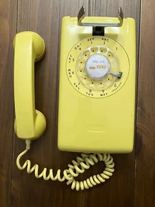 Western Electric Bell System Yellow Wall Rotary Phone 554, Untested, Vintage - Zdjęcie 1 z 11