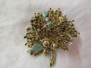 Vintage bronze tone Pin Brooch Tree with Jade chips Rhinestones Acorns - Picture 1 of 3