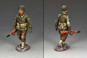 Rare 1:30 figure KING COUNTRY Walking Winter GI WW2 BBA68 BBA068 US Army diorama - Picture 1 of 1