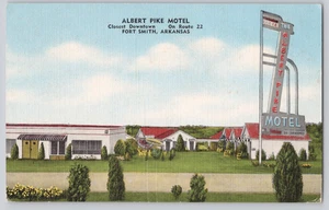 Castle Court Motel Fayetteville Arkansas Linen Postcard US 71 & 62 - Picture 1 of 3