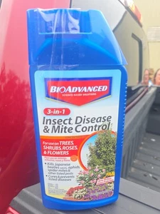 BioAdvanced 3-in-1 Insect Disease & Mite Control Concentrate - 32 oz Trees Roses - Picture 1 of 2